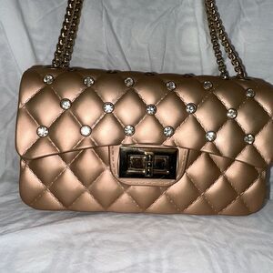 Small Plum Color Vinyl Plastic Purse w/ Chain ShoulderStrap In Ex Condition